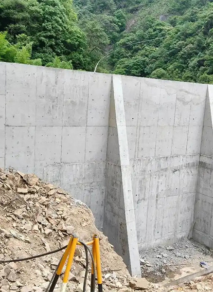 承德围场满族蒙古族自治县重力式挡土墙